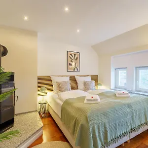 Apartment Maisonette Am Holstentor Mit Dachterrasse Und Heimkino, Lübeck