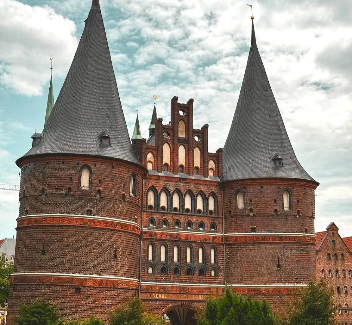 Privatunterkunft Doppelzimmer Mit Terrasse In Privatem Zuhause Lübeck